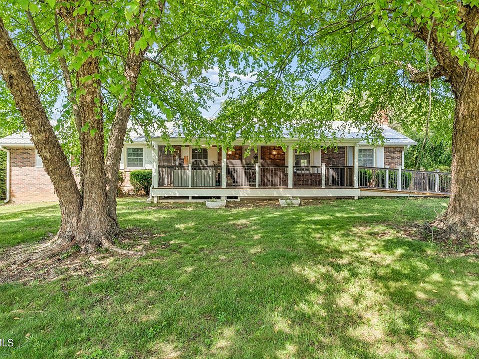 1st image of 826 Balsam Cir