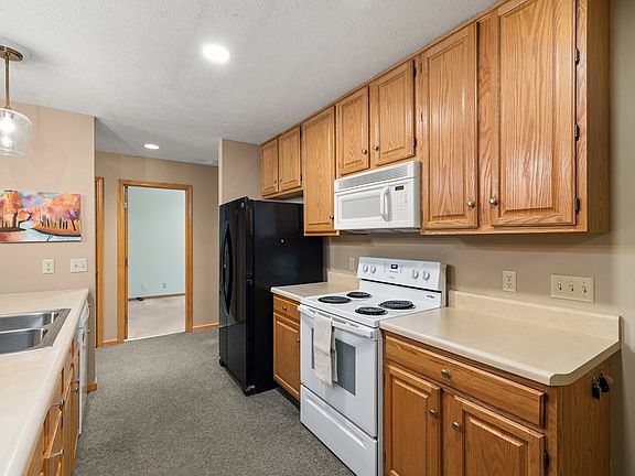 5th image of 893 Greenfield Dr