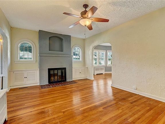 5th image of 307 S Tremont Dr