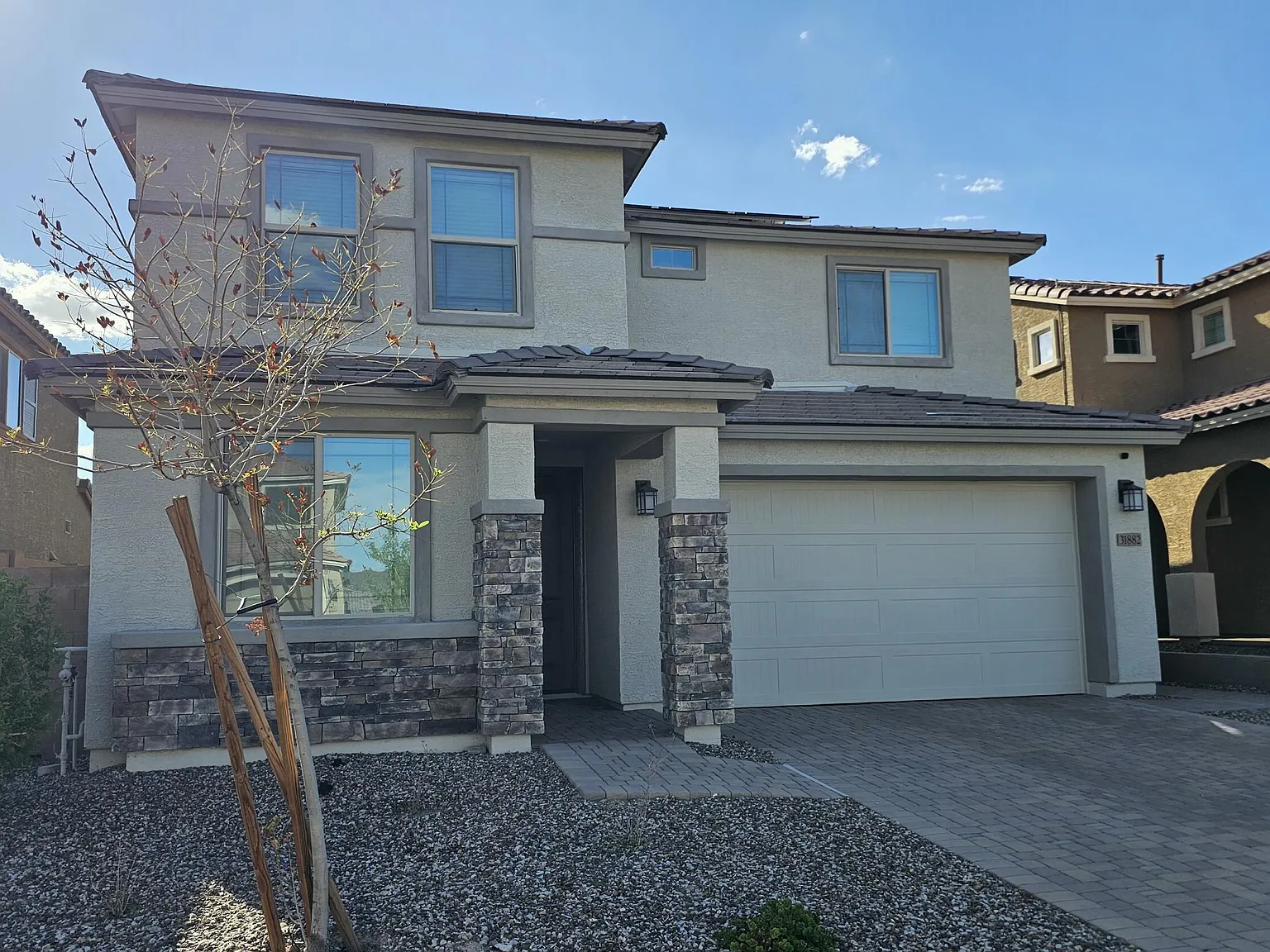 4 bed, 3.0 bath, 2374 sqft, $2,795 — Photo 2