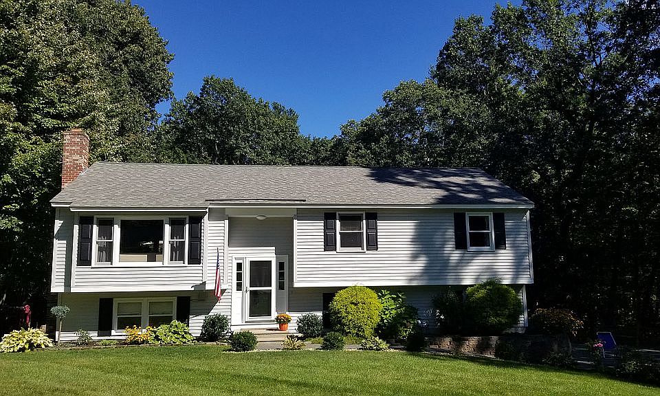 1st image of 12 Skylark Dr