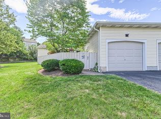 11 Spring Walk Ct, Lancaster, PA 17601