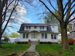 334 S 6th Ave W, Newton, IA 50208