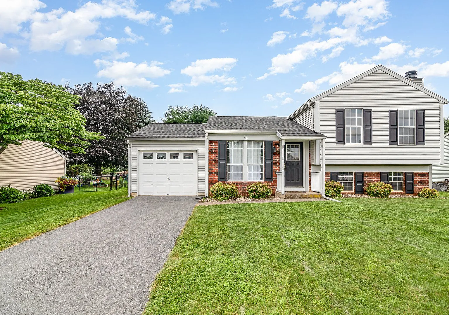 Single Family 3-Bedroom, 2-Bathroom Single Family Home Located in Cumberland Valley School Distri... — Photo 3