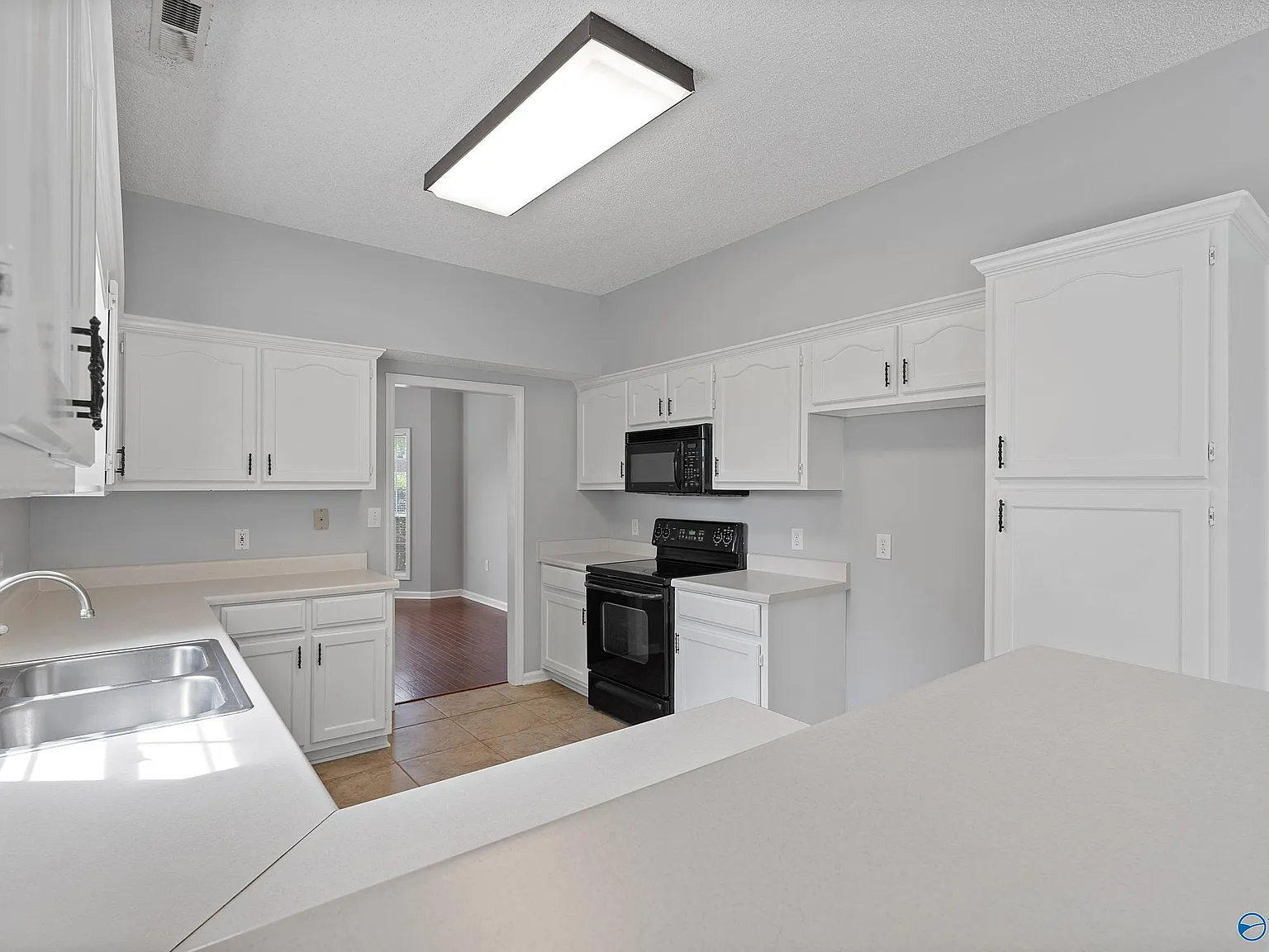 4 bed, 2.5 bath, 2675 sqft, $2,200 — Photo 4