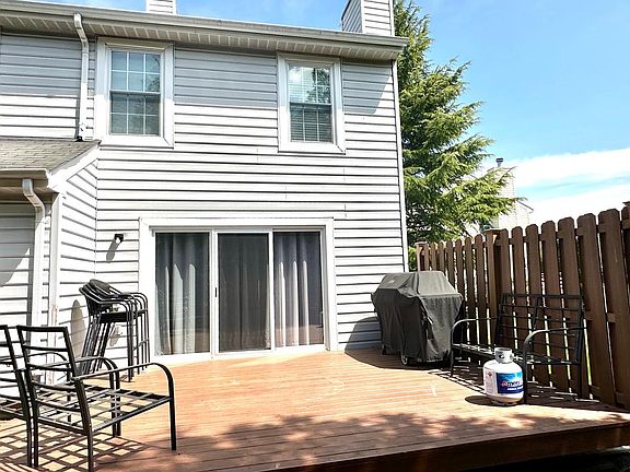 3rd image of 453 Marion Ct