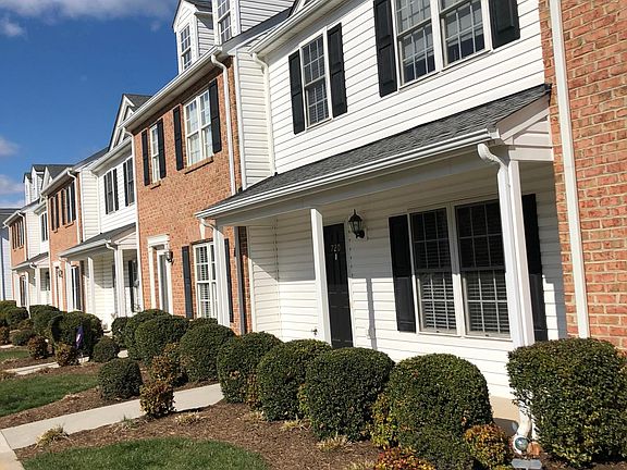 3rd image of 720 Wyndhurst Dr