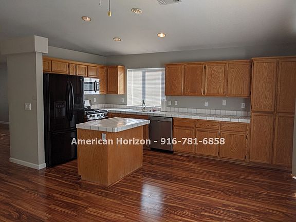 4th image of 1455 Zinnia Way