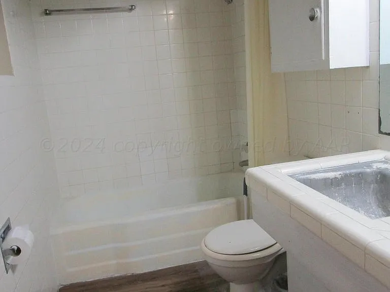 700 S McGee St #203 — Photo 6