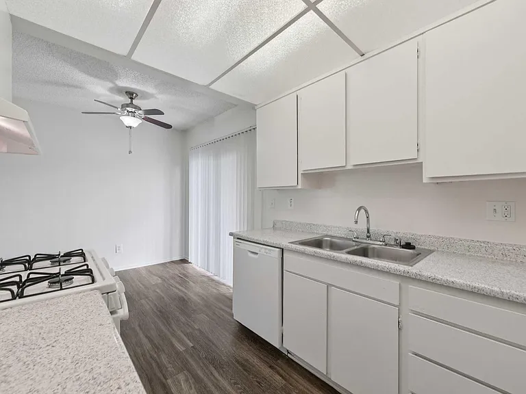 Belinda Apartment Homes — Photo 14