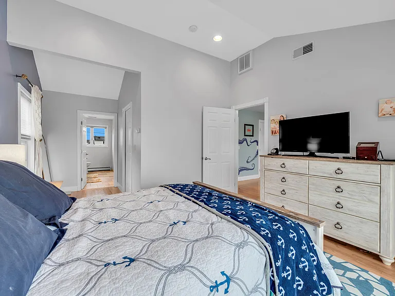 15 Seville Dr — Photo 40