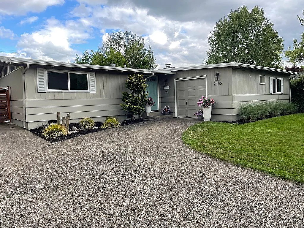 2465 Jackson St photo 1
