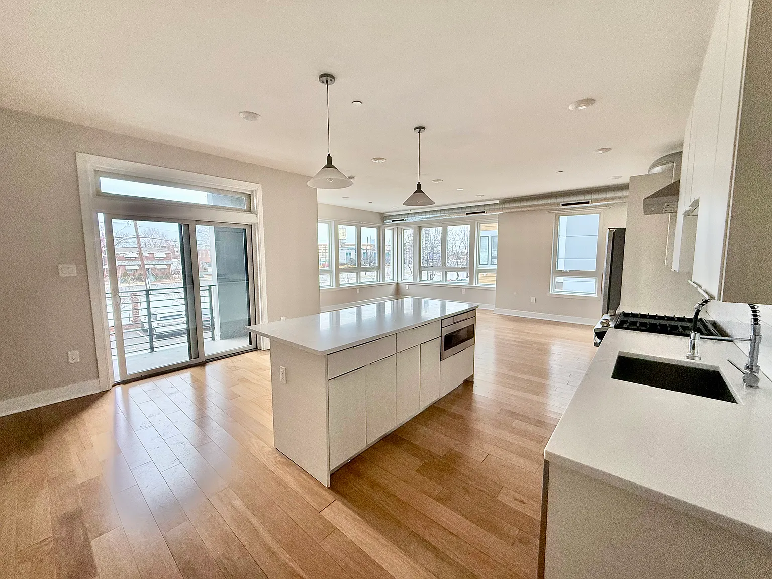 3210 Capri Dr — Photo 2
