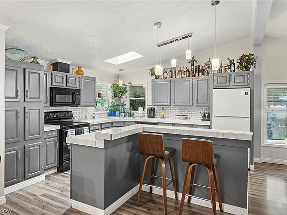 5th image of 64 Periwinkle Dr