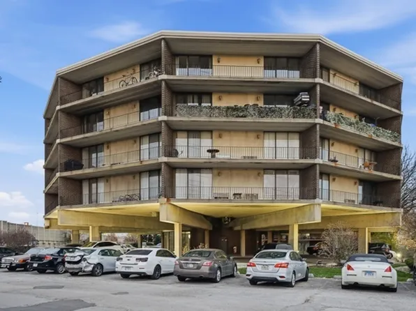 2304 Holiday Ter APT 505, Lansing, IL 60438