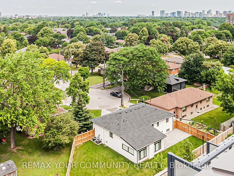 700 Sheppard Ave W #905 — Photo 11