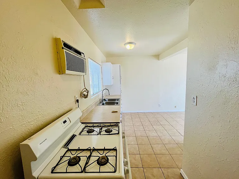 2612 Desert St #9 — Photo 7