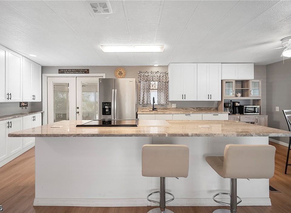 1st image of 138 Lexington Ave