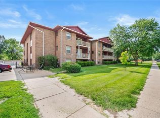 7815 Douglas Ave APT 105, Urbandale, IA 50322