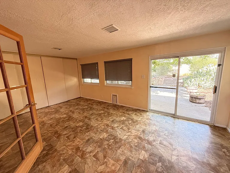 1818 Washington St NE — Photo 14