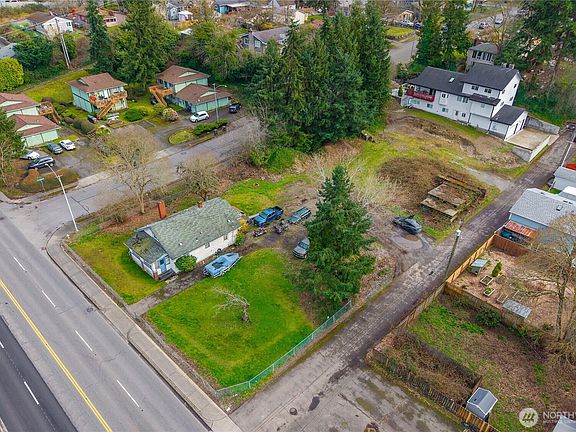 3rd image of 2502 S 74th Street