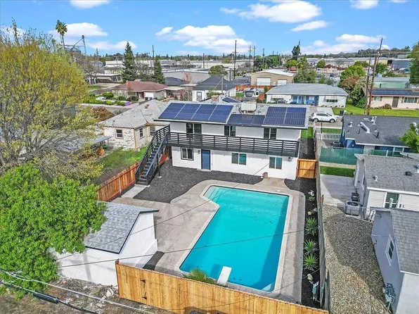 527 S Walnut Ave #B, Ripon, CA 95366