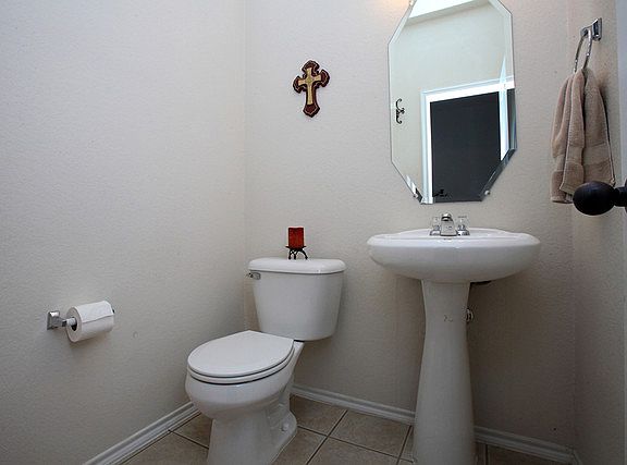 4th image of 521 Highmoor Ct