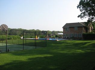 35 Basket Neck Ln, Remsenburg, NY 11960