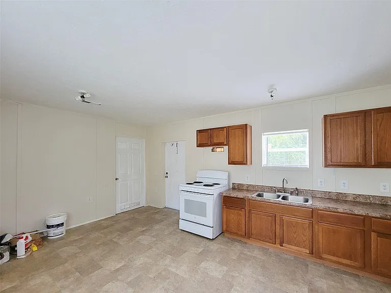 9203 Greens Rd #A — Photo 5