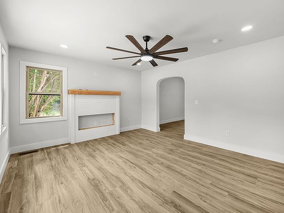 4th image of 5497 Old Buncombe Rd