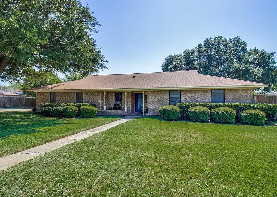 1st image of 627 Heritage Hill Dr