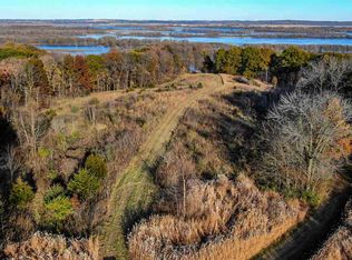 1103 475th Ave, Clinton, IA 52732