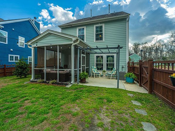 3rd image of 1666 Sparkleberry Ln