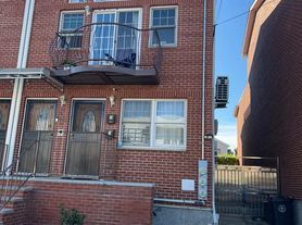 68-04 59th Dr, Maspeth, NY