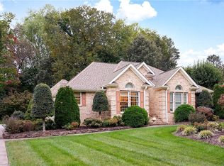 2812 Lockland Dr, Oak Ridge, NC 27310