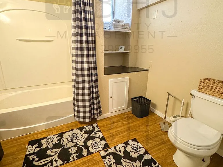 372 W Loucks St — Photo 8