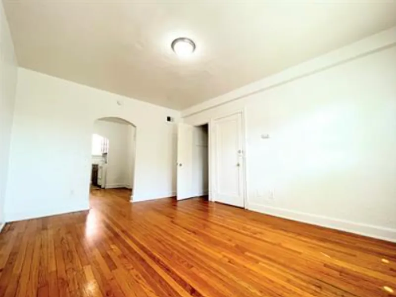 Studio, 1.0 bath, 550 sqft, $700 — Photo 2