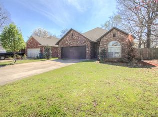904 McArthur Ln, McAlester, OK 74501