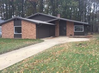23920 Amesbury Dr, North Olmsted, OH 44070