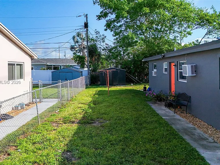 391 42nd Ct #NORTH — Photo 19