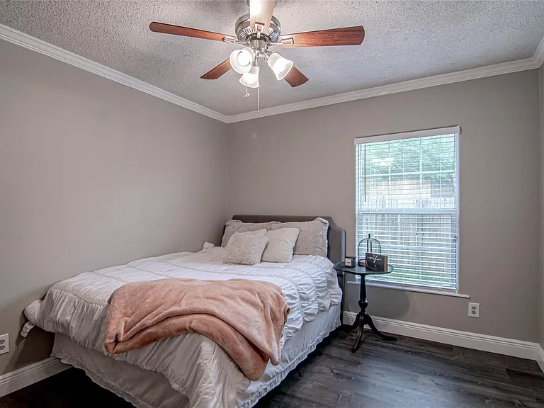 160 Varsity Dr — Photo 21