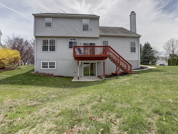 3rd image of 131 Moorehall Dr