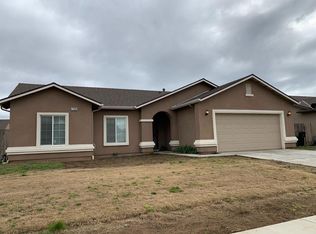 1586 Dallas St, Dinuba, CA 93618