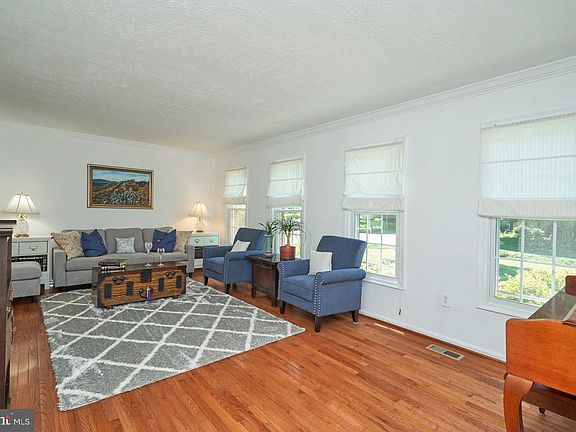 5th image of 15075 Greenmount Dr