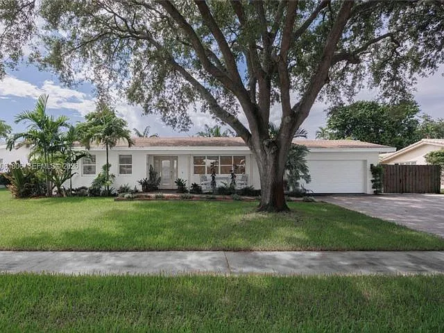 7460 NW 7th Ct