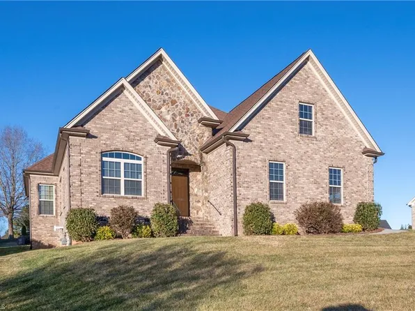 4938 Salem Glen Blvd, Clemmons, NC 27012