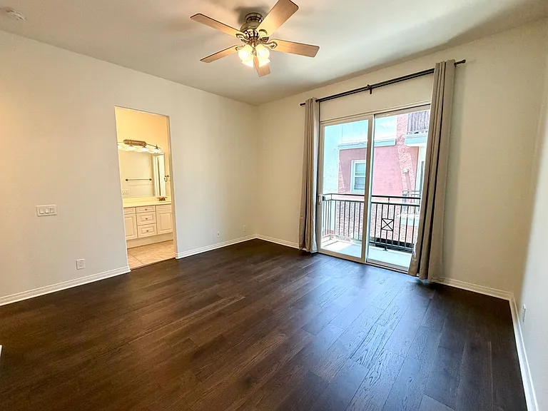 628 W 1st St — Photo 11