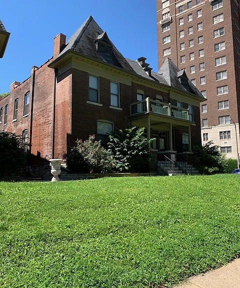 4390 McPherson Ave — Photo 29