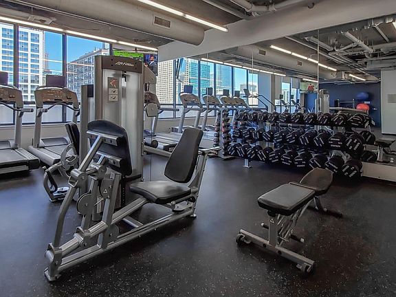 5th image of 769 W Jackson Blvd #702