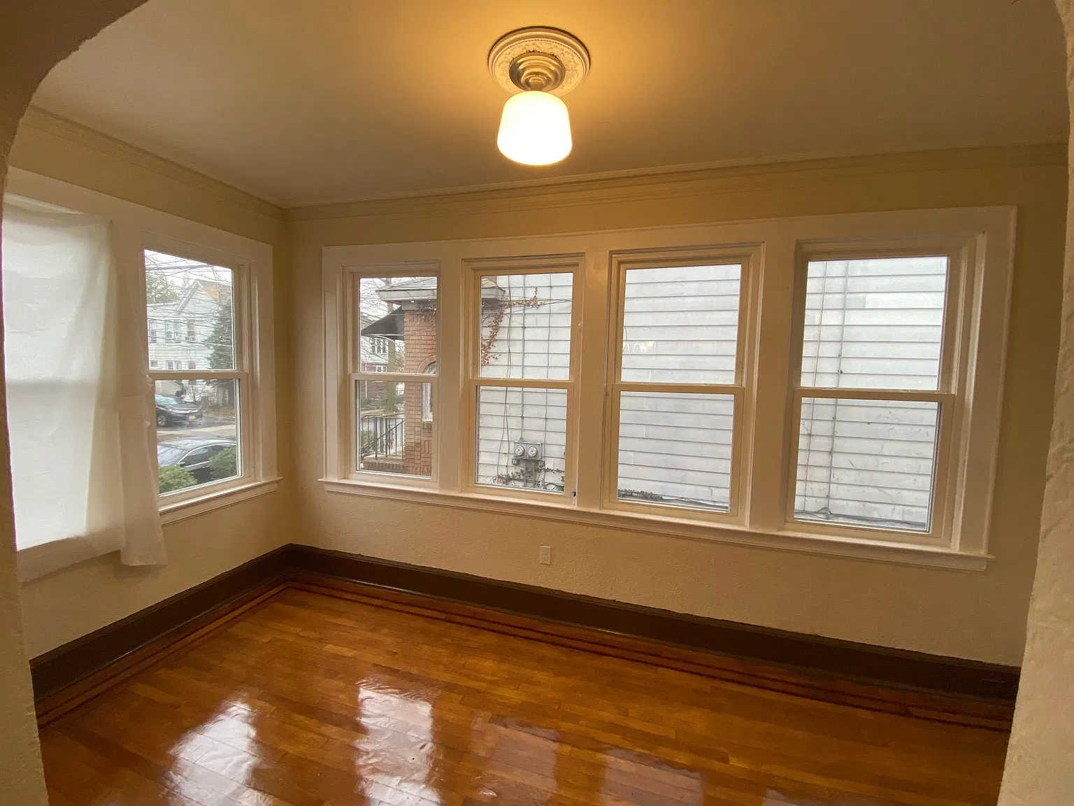 3 bed, 9999 sqft, $2,000 — Photo 4